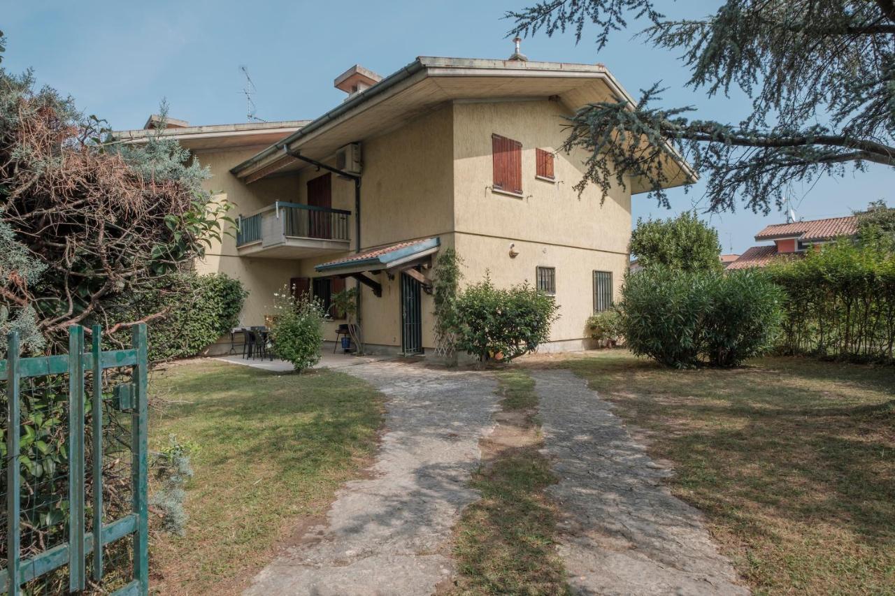 Villa Ida - 2 bedrooms apartment with private garden Sirmione Buitenkant foto