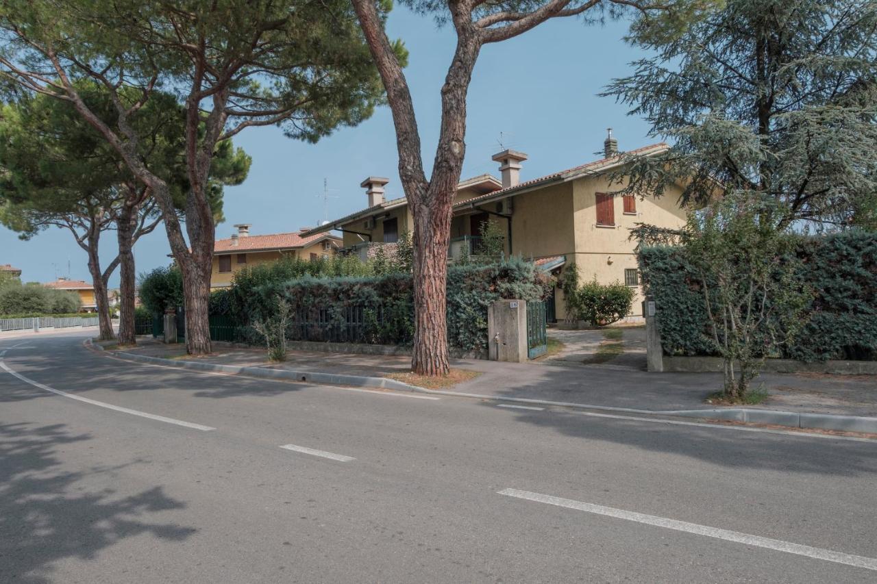 Villa Ida - 2 bedrooms apartment with private garden Sirmione Buitenkant foto