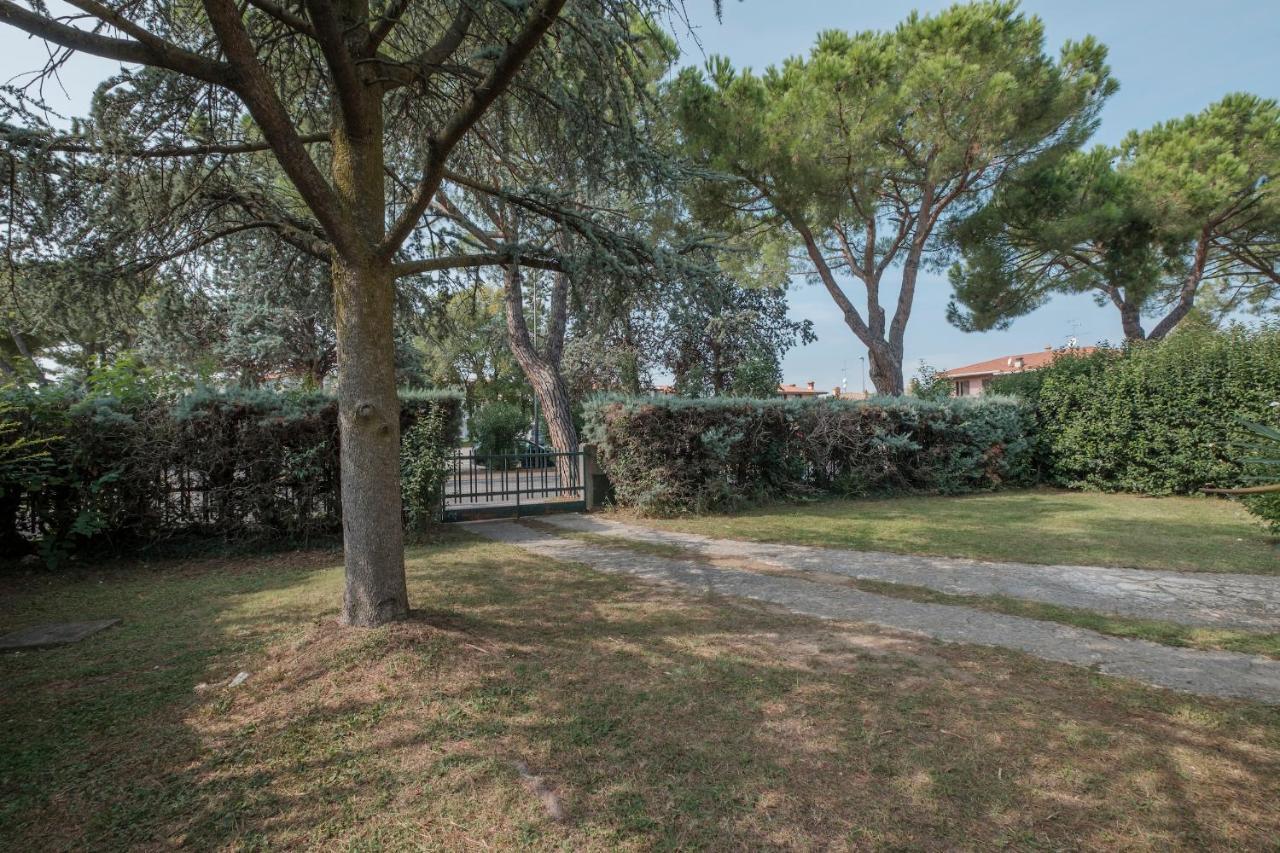 Villa Ida - 2 bedrooms apartment with private garden Sirmione Buitenkant foto