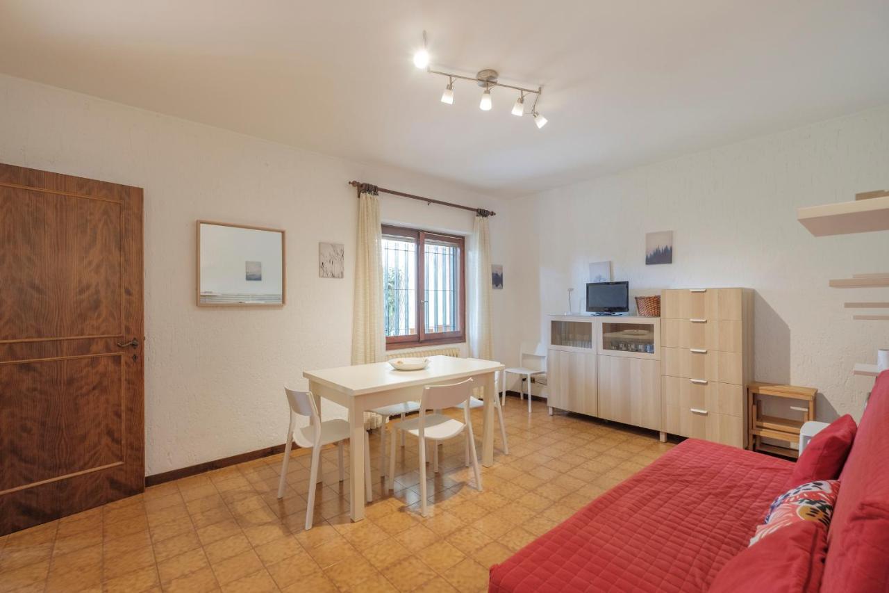 Villa Ida - 2 bedrooms apartment with private garden Sirmione Buitenkant foto