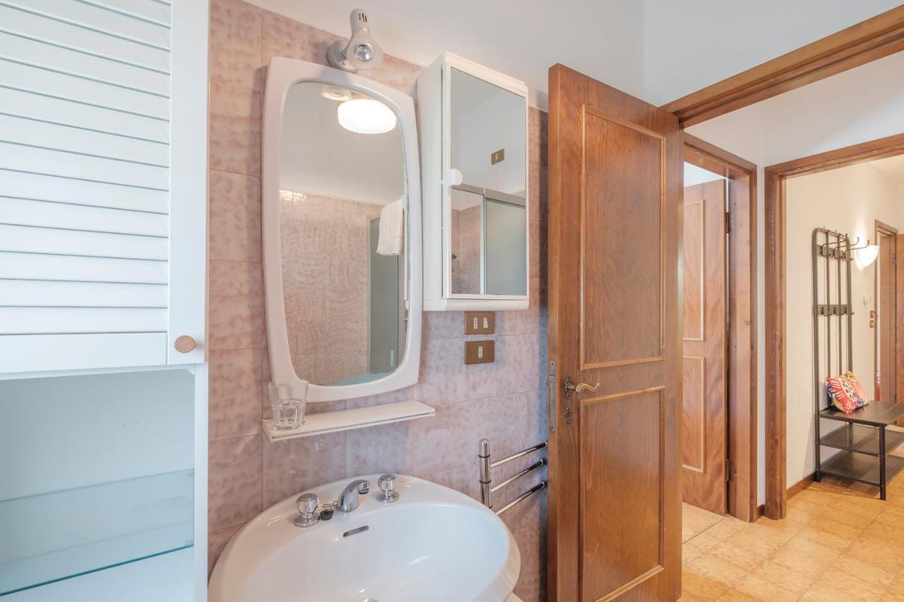 Villa Ida - 2 bedrooms apartment with private garden Sirmione Buitenkant foto