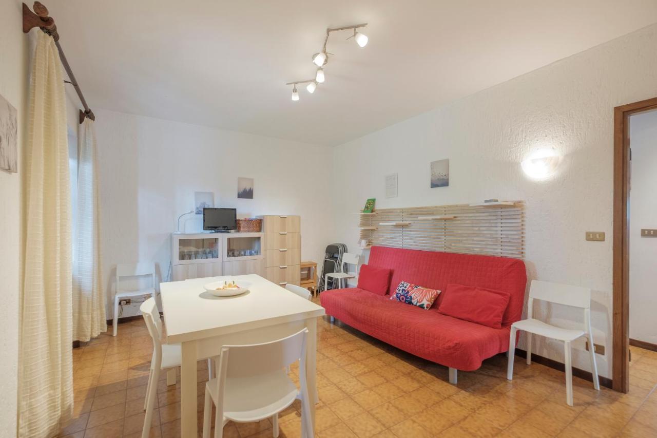 Villa Ida - 2 bedrooms apartment with private garden Sirmione Buitenkant foto