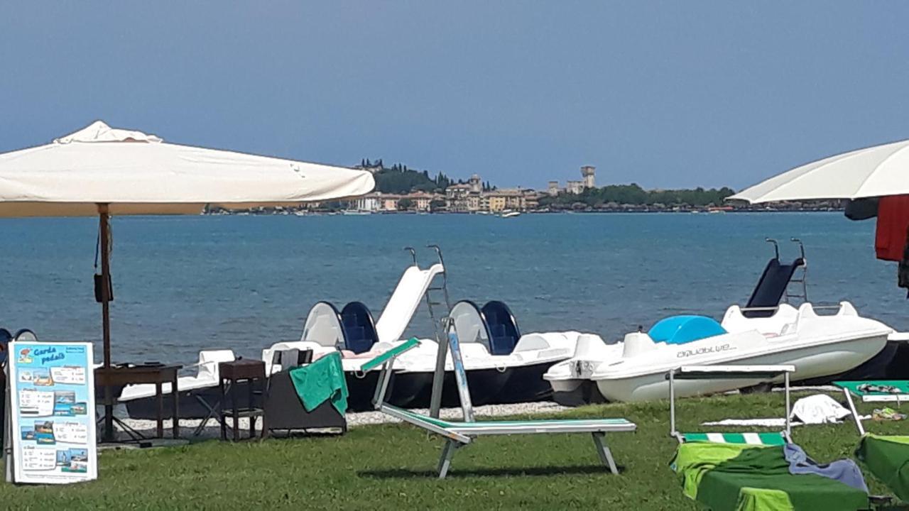 Villa Ida - 2 bedrooms apartment with private garden Sirmione Buitenkant foto