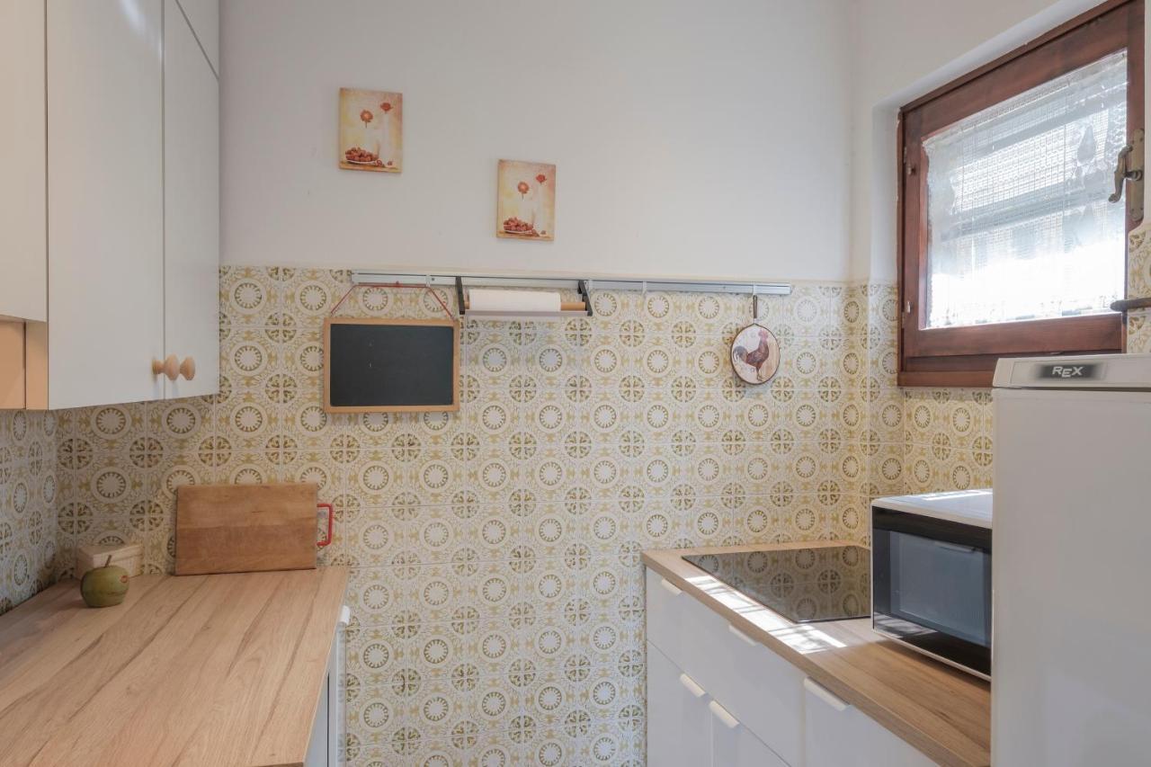 Villa Ida - 2 bedrooms apartment with private garden Sirmione Buitenkant foto