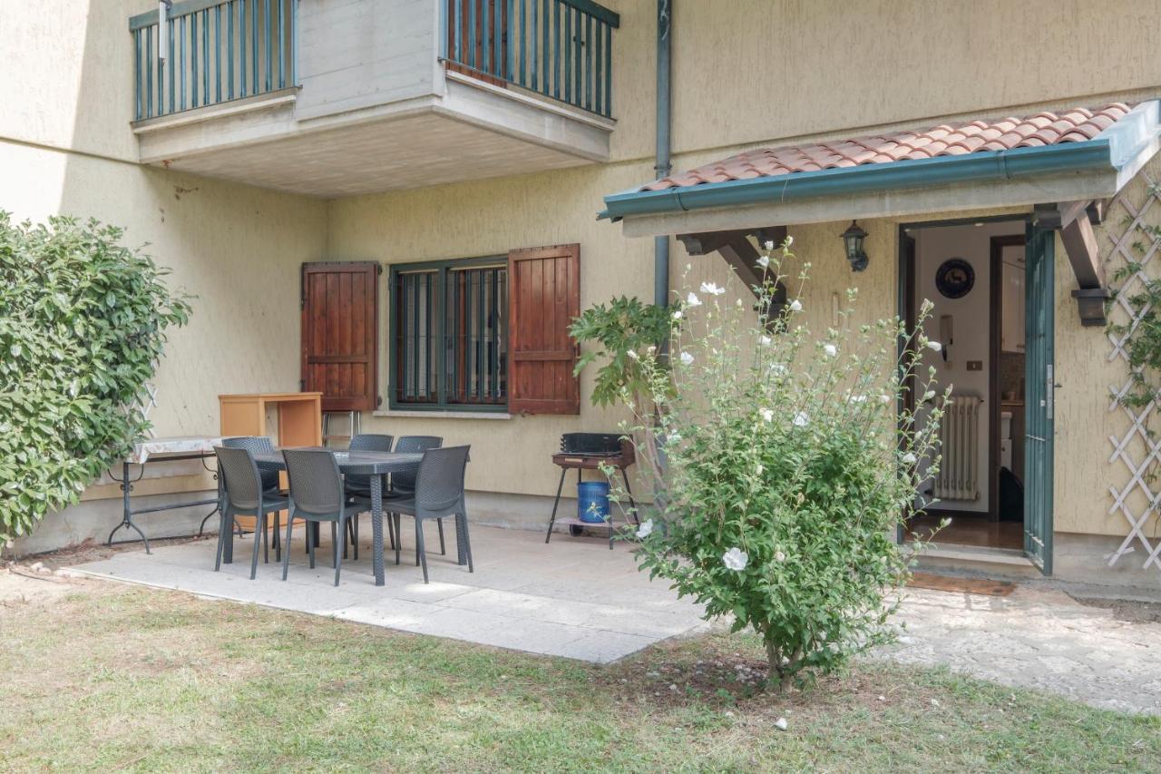 Villa Ida - 2 bedrooms apartment with private garden Sirmione Buitenkant foto