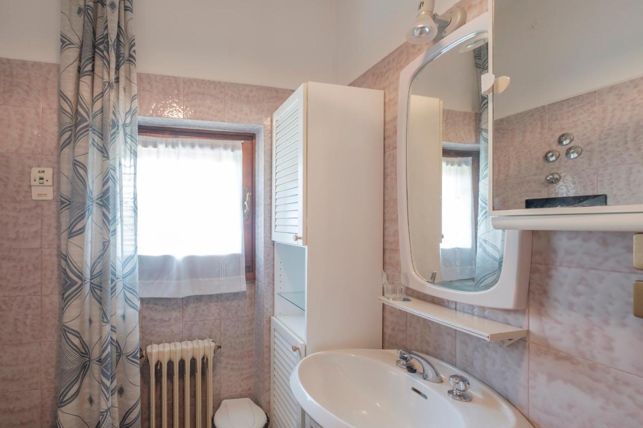 Villa Ida - 2 bedrooms apartment with private garden Sirmione Buitenkant foto